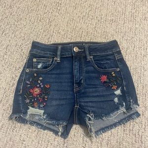 American eagle floral denim short shorts size 4